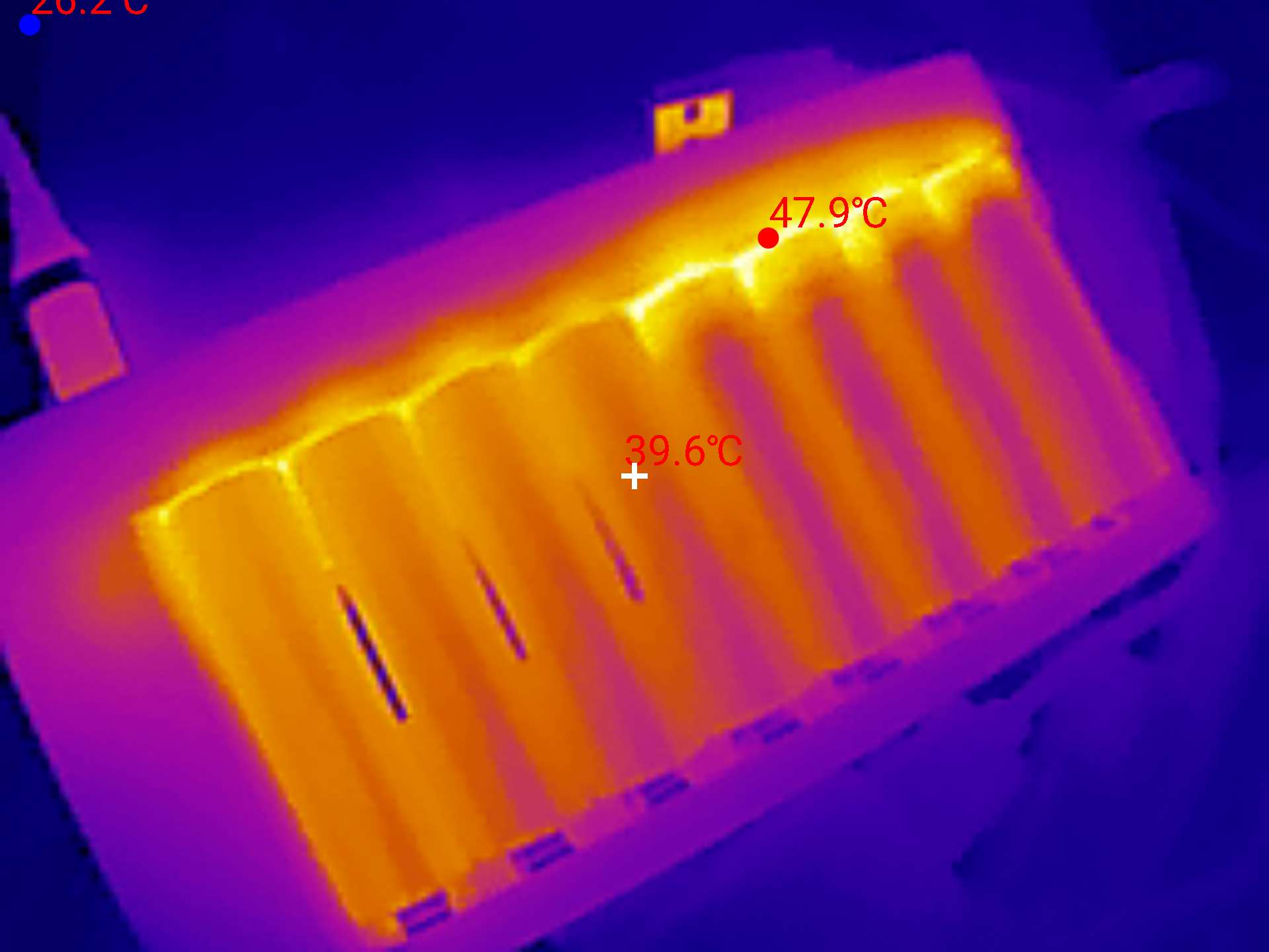 Thermal capture of XTAR L8 while charging four Ikea Ladda 2450mAh Ni-MH AAs, and four XTAR 4.15Wh Li-ion AAs.